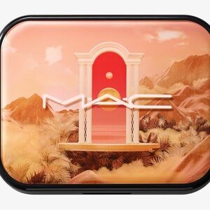 Like new MAC future flame 12 pan I eyeshadow palette